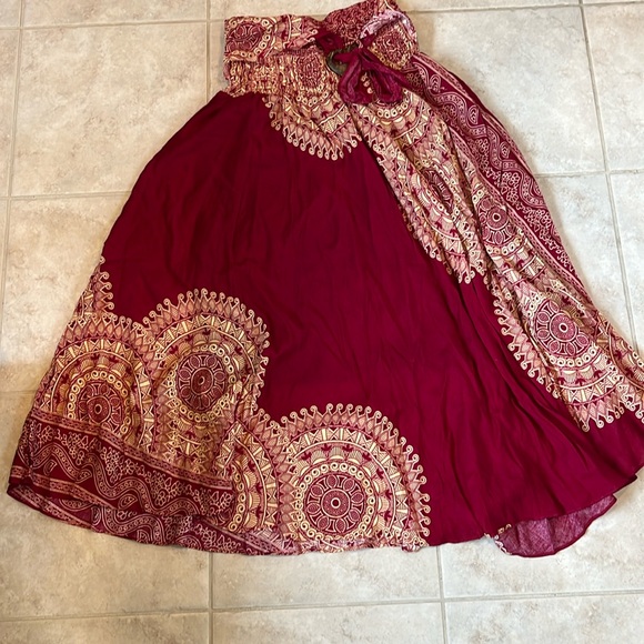 Beautiful Geometric Patterned Skirt - Picture 1 of 2